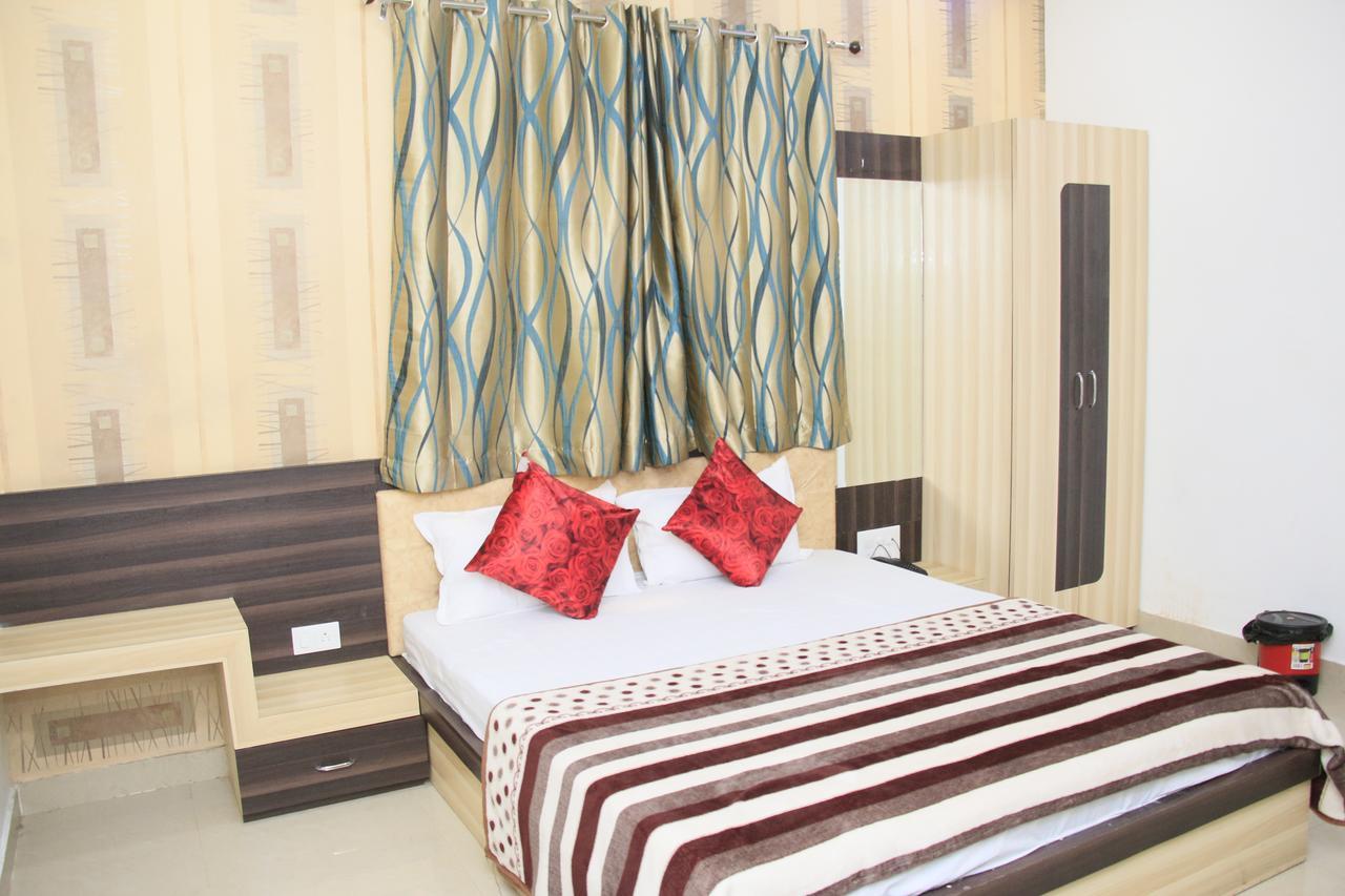 Mahalaxmi Hotel *