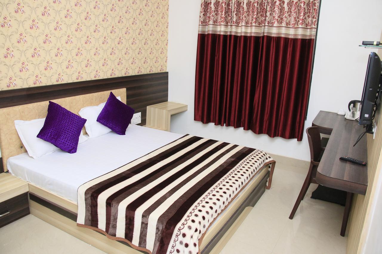 Mahalaxmi Hotel *